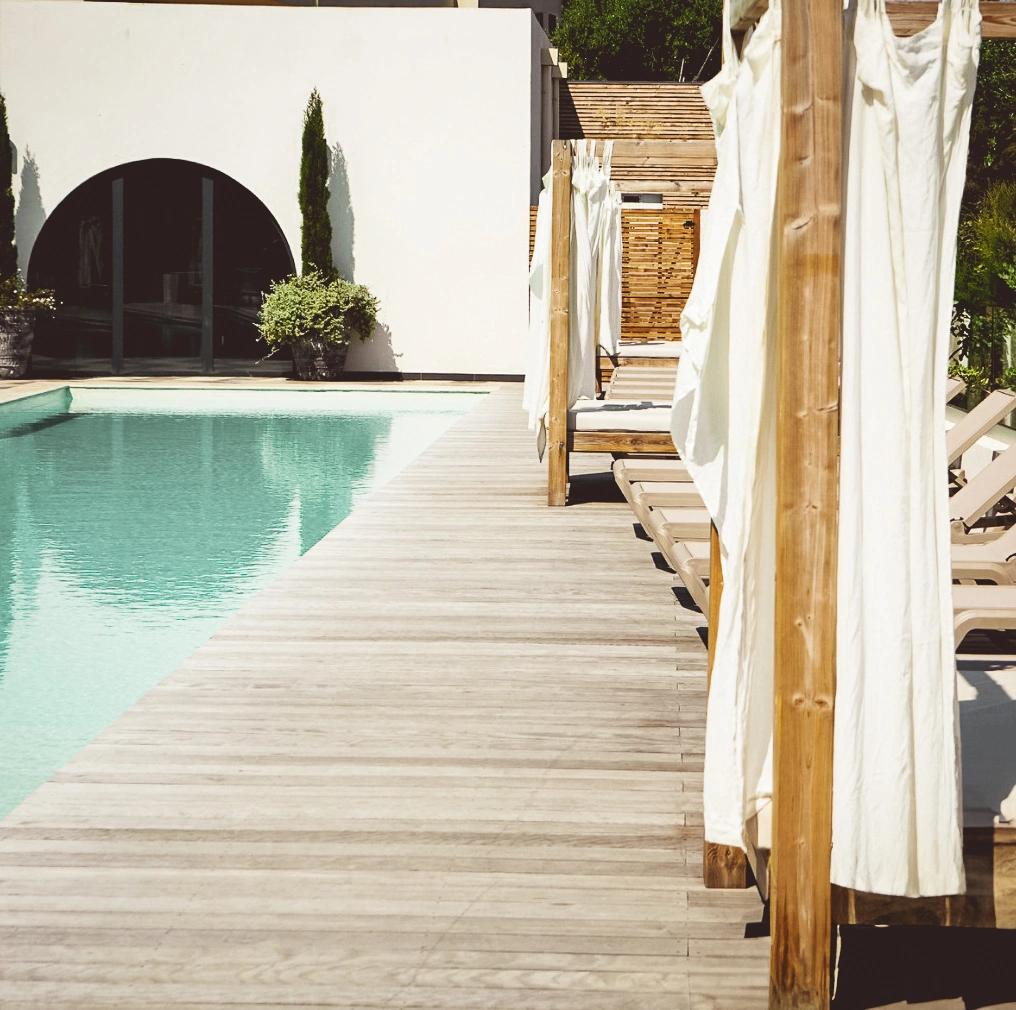 La piscine chauffée de la résidence de luxe Dolce Paese