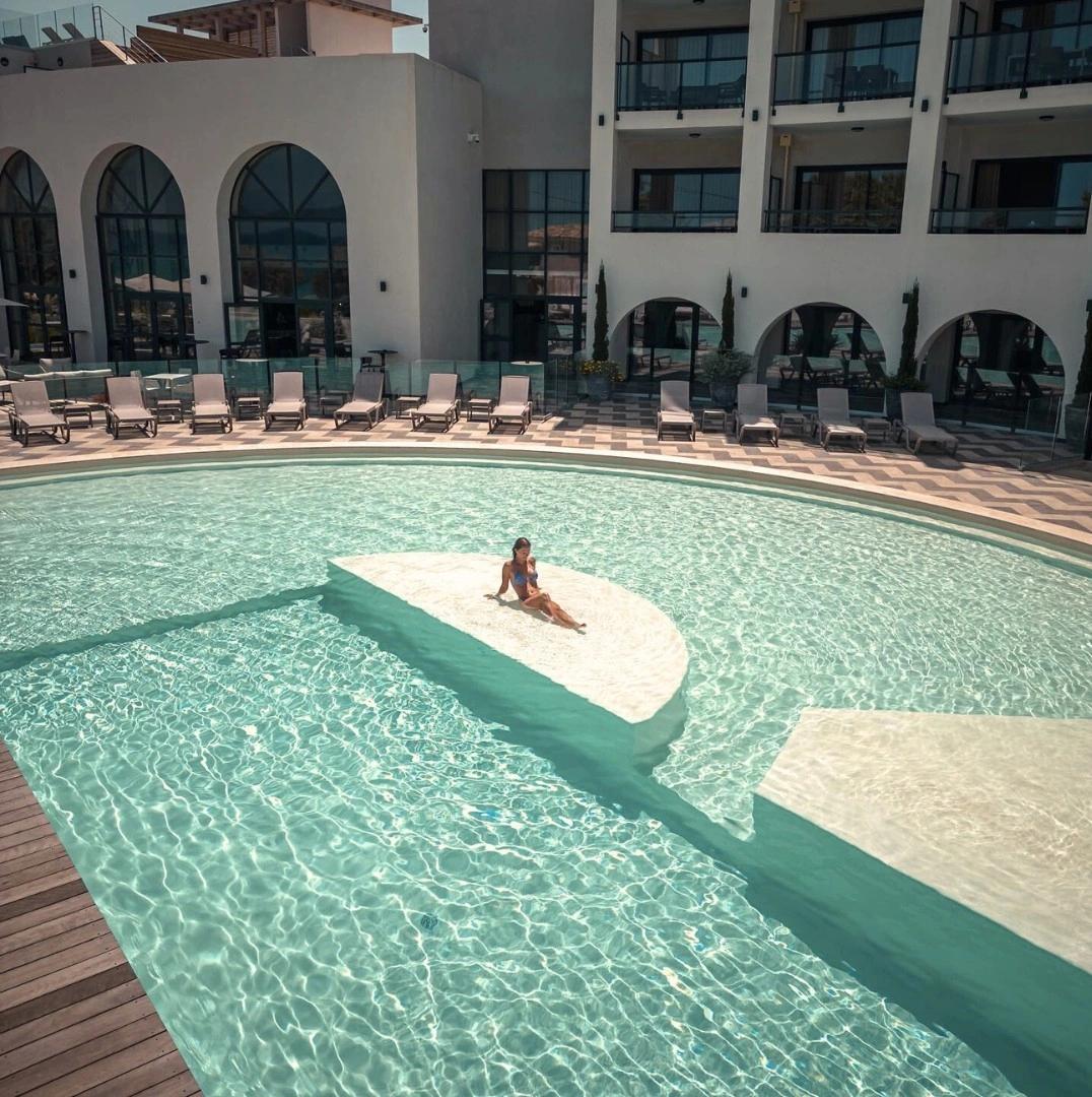 La piscine de l'établissement Dolce Paese